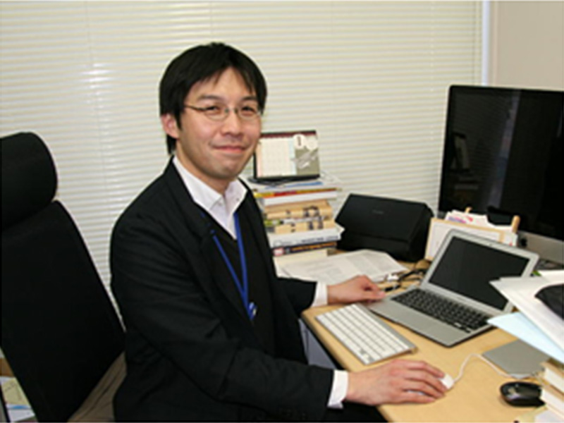 徳島文理大学・林向達准教授、研究室にて。