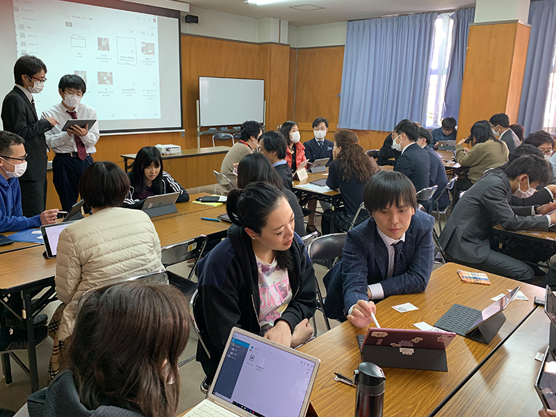 先生同士が教え合いスキルを向上させていく