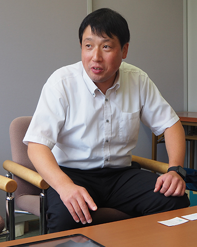 社会科主任、タブレット適正運用委員、ICT教育担当
		星野進教諭