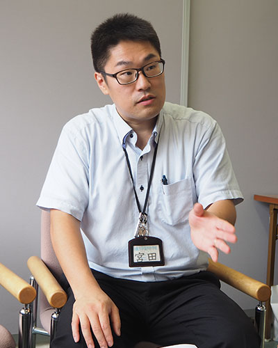 理科主任、タブレット適正運用委員、ICT教育担当
		宮田英史教諭