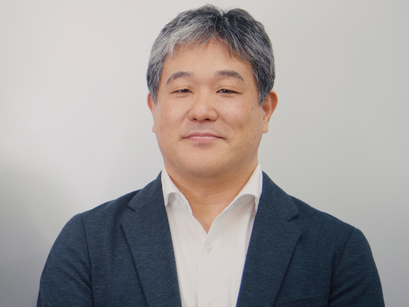 北原 剛輔 氏 Vコース・難関高受験コース事業部長 教材開発部 特色コンテンツリーダー Vコースの運営、マネジメントを行う。
また、教材開発部においては、神奈川県の難関校独自の特色検査(中学で学ぶ9科目全ての教科科目が絡み合う試験科目)の責任者として教材制作のリーダーを兼任。