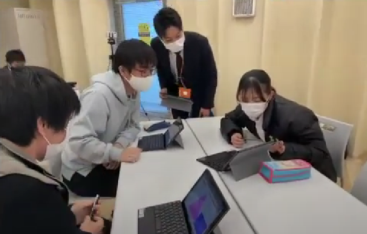 書き込んだ内容をほかの生徒と共有する